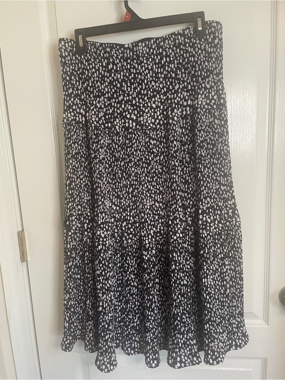 Alice Blue Black and White Floral Midi Skirt with Tiered Silhouette Size XL